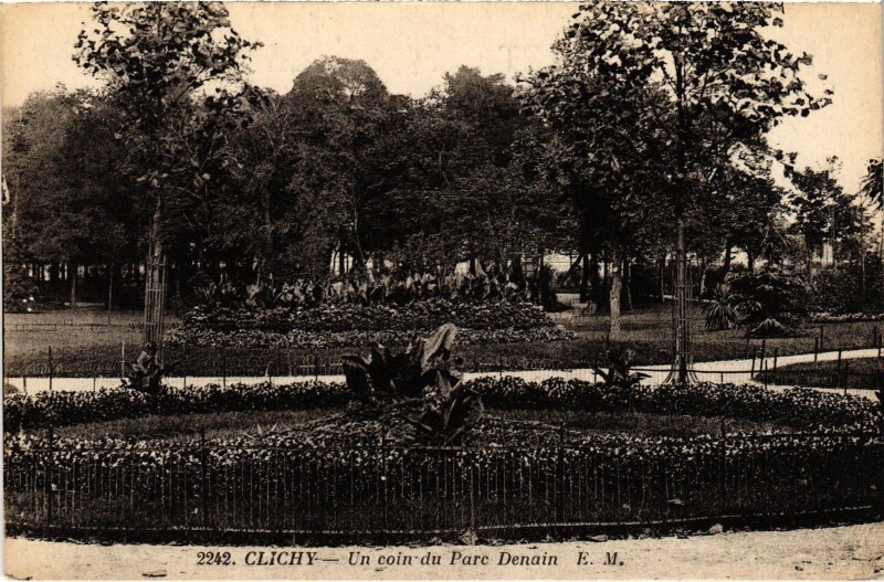 Carte postale ancienne Un coin du Parc Denain à Clichy