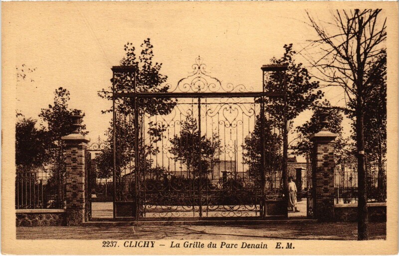 Carte postale ancienne La Grille du Parc Denain à Clichy