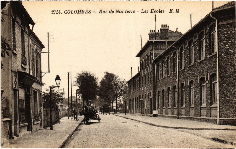 Carte postale ancienne Colombes Rue de Nanterre Les Ecoles à Colombes