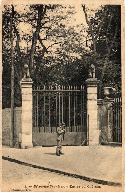 Carte postale ancienne Becon les Bruyeres Entree du Chateau
