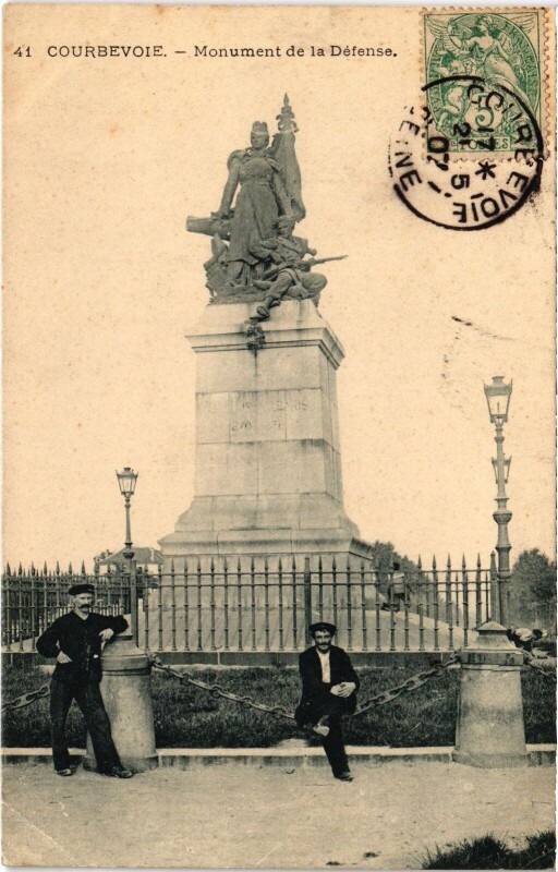 Carte postale ancienne Courbevoie Monument de la Defense à Courbevoie