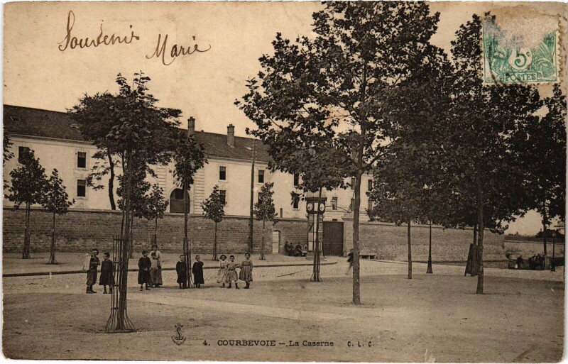 Carte postale ancienne Courbevoie La Caserne à Courbevoie
