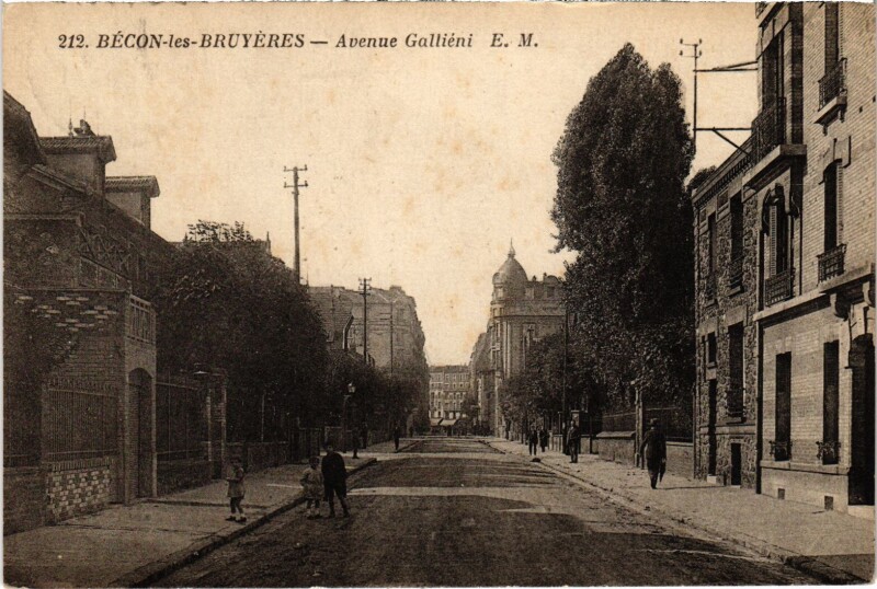 Carte postale ancienne Courbevoie Avenue Gallieni à Courbevoie