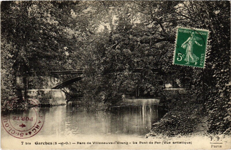 Carte postale ancienne Garches Parc de Villeneuve Le Pont à Garches