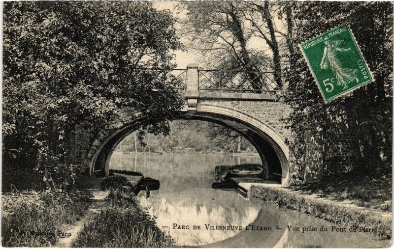 Carte postale ancienne Garches Parc de Villeneuve Le Pont à Garches