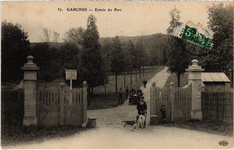 Carte postale ancienne Garches Entree du Parc à Garches