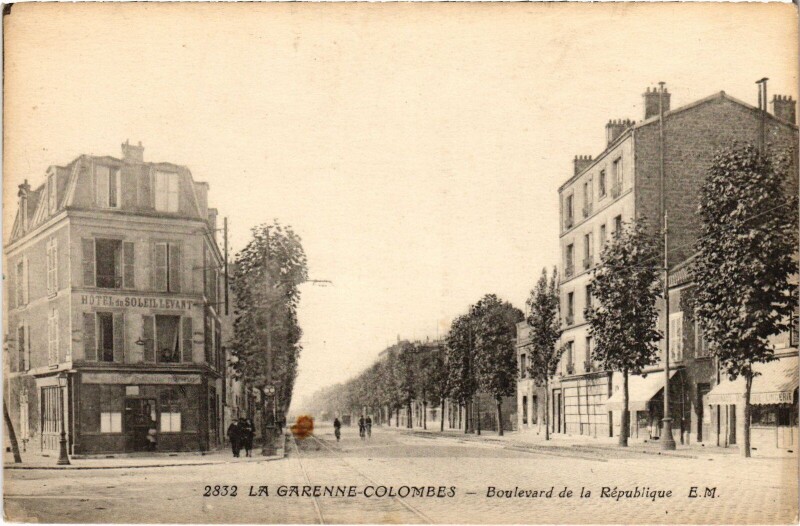 Carte postale ancienne La Garenne Colombes Boulevard de la Republique à Colombes