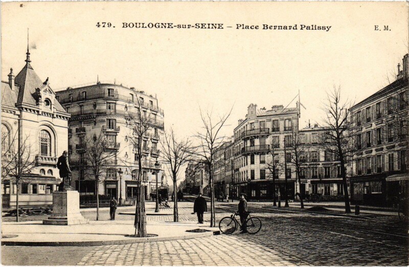 Carte postale ancienne Boulogne Place Bernard Palissy