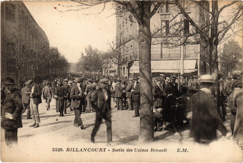 Carte postale ancienne Boulogne Sortie des Usines Renault