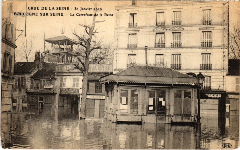 Carte postale ancienne Boulogne Le Carrefour de la Reine