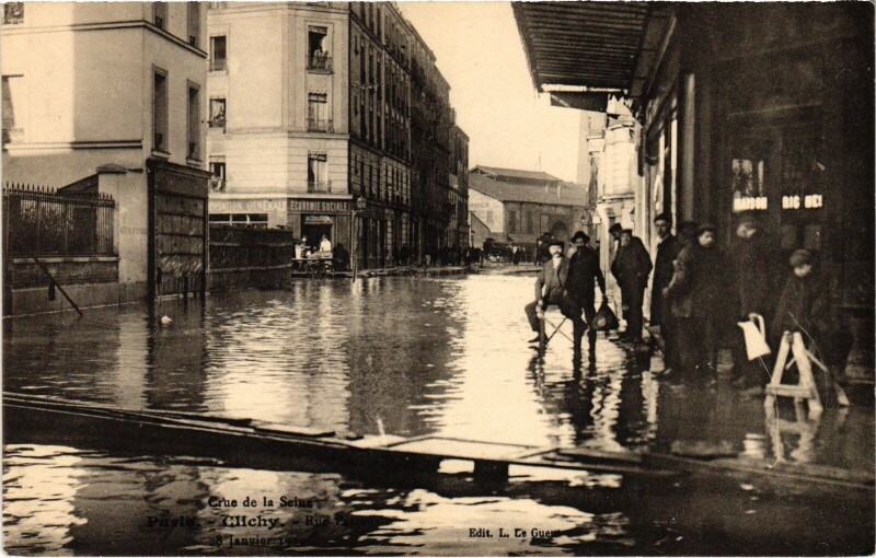 Carte postale ancienne Crue de la Seine - Rue Pasteur à Clichy