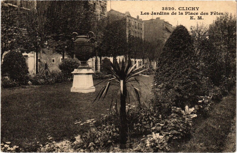 Carte postale ancienne Les Jardins de la Place des Fêtes à Clichy