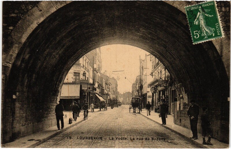 Carte postale ancienne Courbevoie Rue de Bezons à Courbevoie
