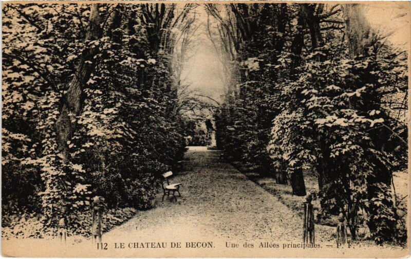 Carte postale ancienne Courbevoie une des Allees principales à Courbevoie