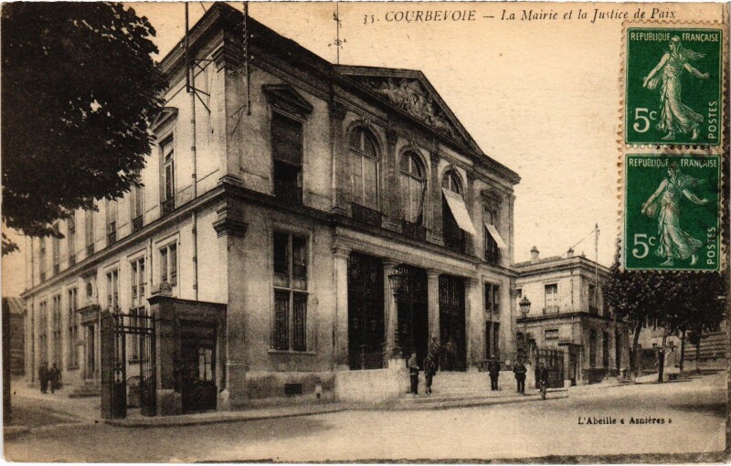 Carte postale ancienne Courbevoie La Mairie et la Jardin de Paix à Courbevoie