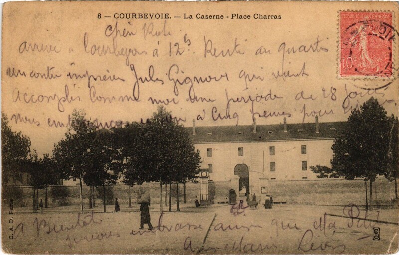 Carte postale ancienne Courbevoie La Caserne Place Charras à Courbevoie