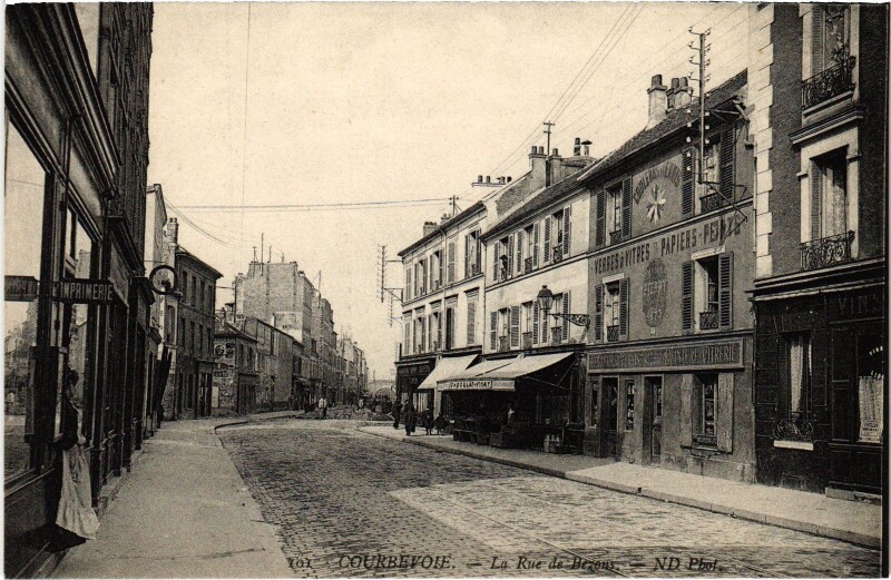 Carte postale ancienne Courbevoie Rue de Bezons à Courbevoie