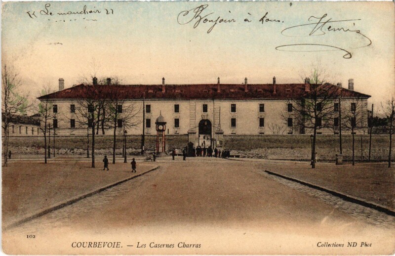 Carte postale ancienne Courbevoie Les Casernes Charras à Courbevoie