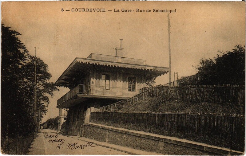 Carte postale ancienne Courbevoie La Gare Rue de Sebastopol à Courbevoie