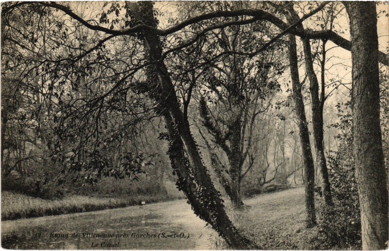 Carte postale ancienne Garches Parc de Villeneuve Le Canal à Garches