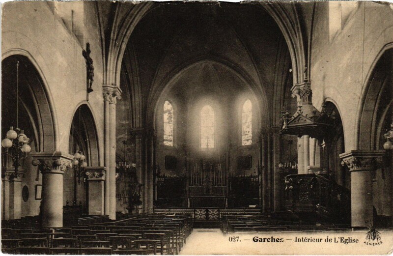 Carte postale ancienne Garches Interieur de l'Eglise à Garches