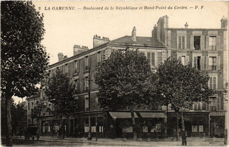 Carte postale ancienne La Garenne Colombes Boulevard de la Republique à Colombes