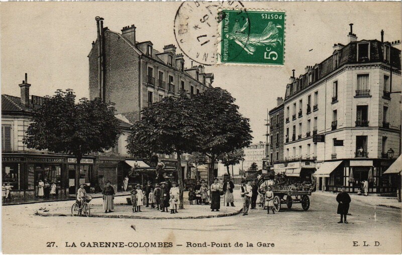 Carte postale ancienne La Garenne Colombes Rond Point de la Gare à Colombes