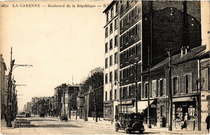 Carte postale ancienne La Garenne Colombes Boulevard de la Republique à Colombes