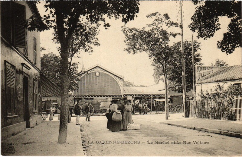 Carte postale ancienne La Garenne Colombes Le Marche et la Rue Voltaire à Colombes