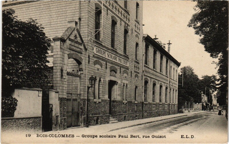 Carte postale ancienne Colombes Groupe scolaire Paul Bert à Colombes
