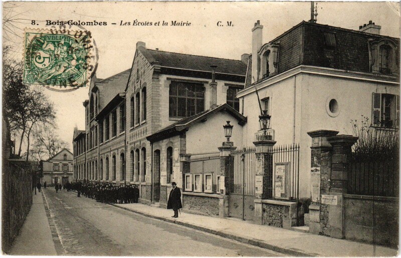 Carte postale ancienne Colombes Les Ecoles et la Mairie à Colombes