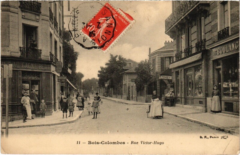 Carte postale ancienne Colombes Rue Victor Hugo à Colombes