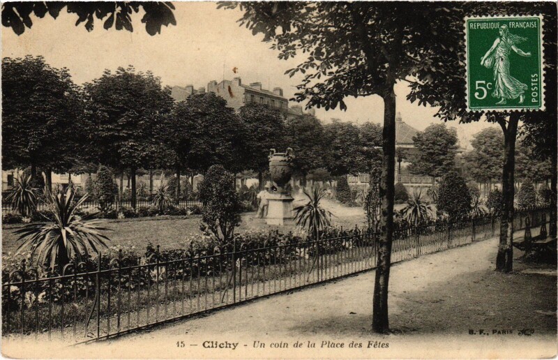 Carte postale ancienne Un coin de la Place des Fêtes à Clichy