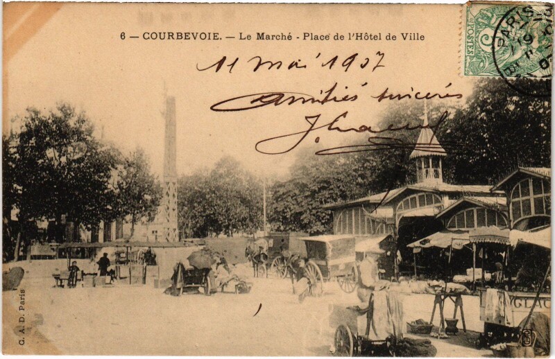 Carte postale ancienne Courbevoie Le Marche Place de l'Hotel de Ville à Courbevoie