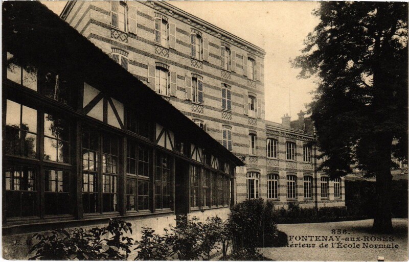 Carte postale ancienne Fontenay aux Roses Interieur de l'Ecole Normale à Fontenay-aux-Roses