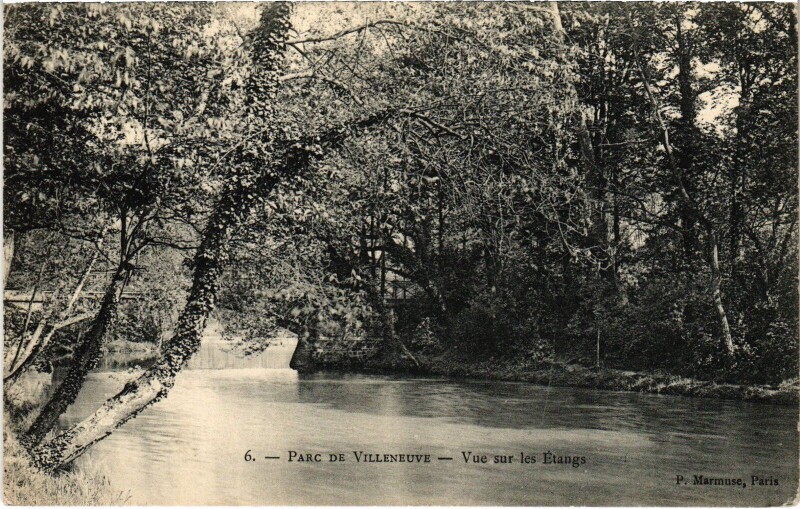 Carte postale ancienne Garches Parc de Villeneuve vue sur les Etangs à Garches