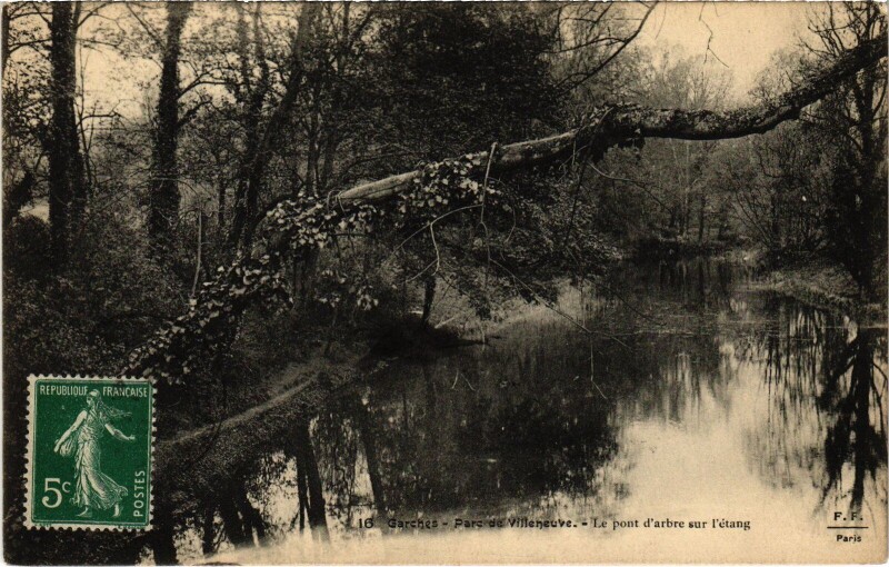 Carte postale ancienne Garches Parc de Villeneuve à Garches