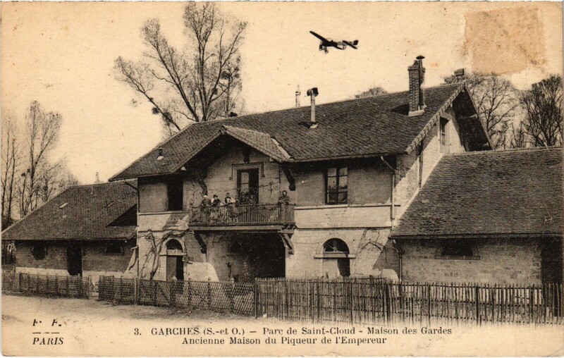 Carte postale ancienne Garches Parc de Saint-Cloud Maison des Gardes à Garches