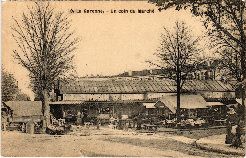 Carte postale ancienne La Garenne Colombes un coin du Marche à Colombes
