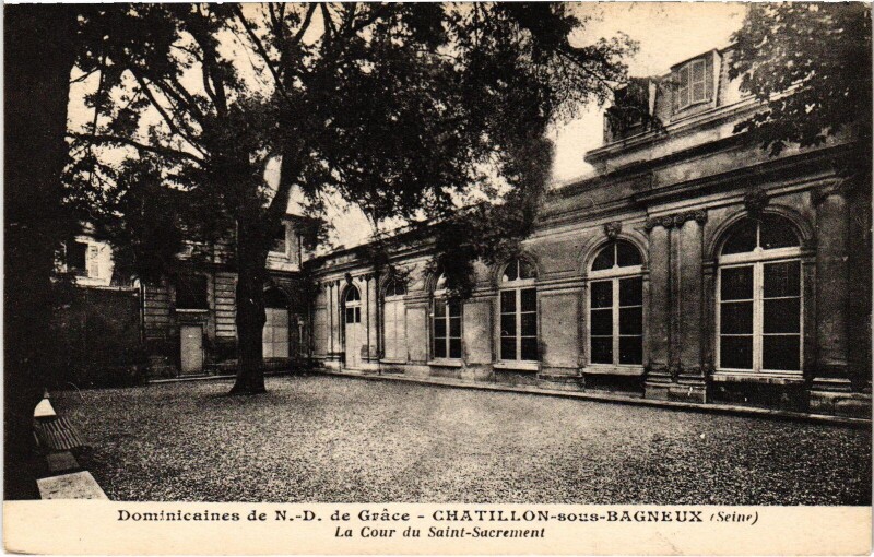 Carte postale ancienne Chatillon La Cour du Saint-Sacrament