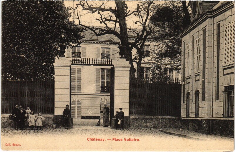 Carte postale ancienne Chatenay Place Voltaire