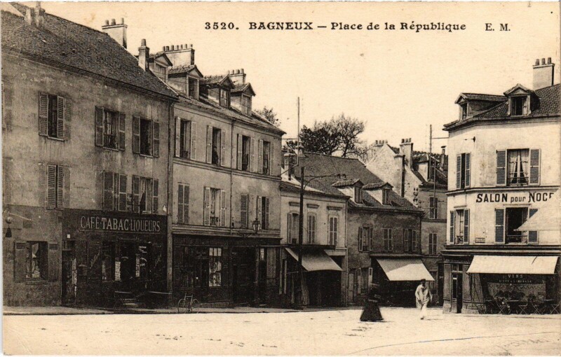 Carte postale ancienne Bagneux Place de la Republique à Bagneux