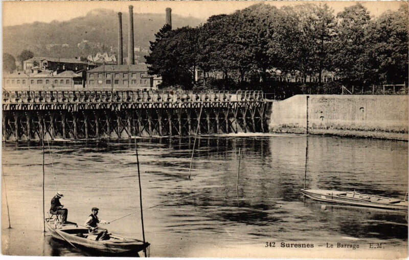 Carte postale ancienne Suresnes Le Barrage à Suresnes