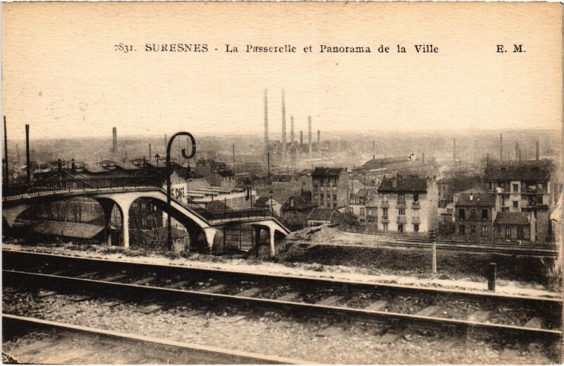 Carte postale ancienne Suresnes La Passerelle et panorama de la Ville à Suresnes