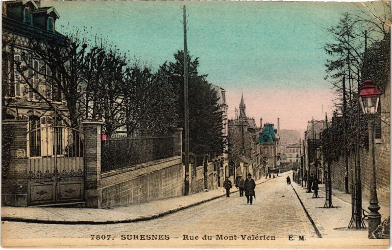 Carte postale ancienne Suresnes Rue du Mont Valerien à Suresnes