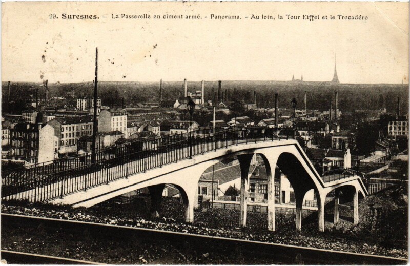 Carte postale ancienne Suresnes La Passerelle en ciment arme à Suresnes