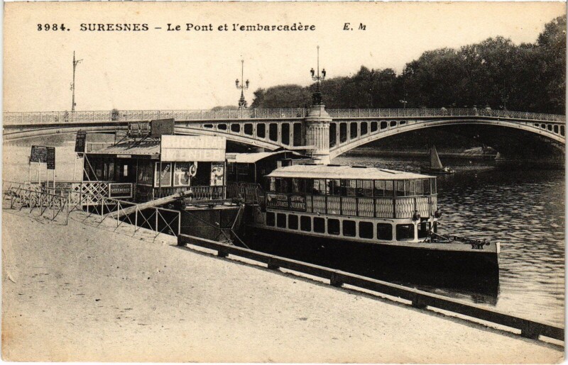 Carte postale ancienne Suresnes Le Pont et l'embarcadere à Suresnes