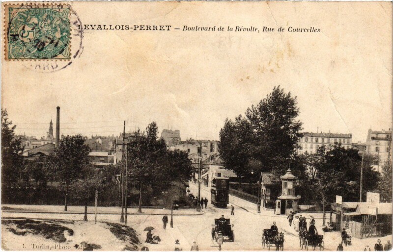 Carte postale ancienne Levallois Perret Boulevard de la Revolte à Levallois-Perret