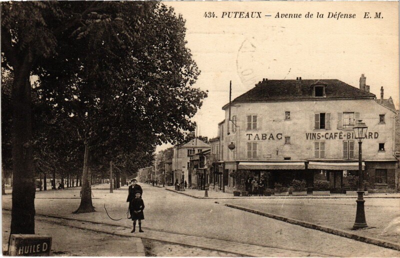 Carte postale ancienne Puteaux Avenue de la Defense à Puteaux