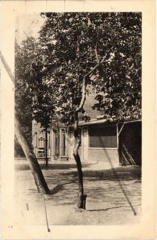 Carte postale ancienne Neuilly Petit College vue de la Cour des Petits